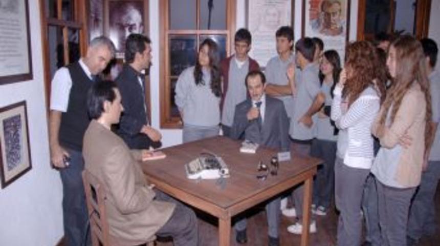 Adana Sinema M&uuml;zesi &ouml;ğrencilerin ilgi odağı oldu