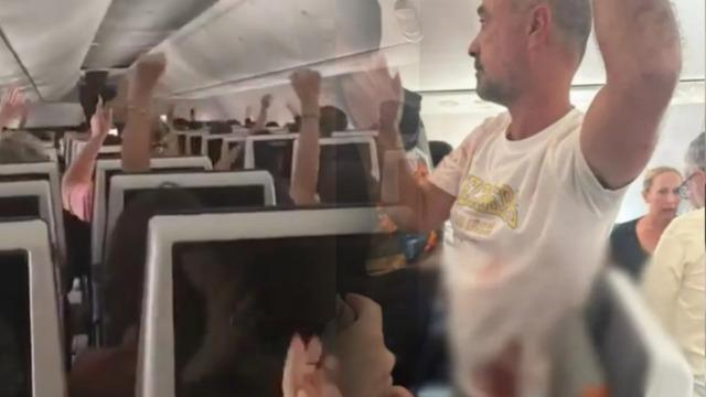 Netanyahu: Suudi Arabistan'a inen uçakta pilot, diğerini bıçaklayıp uçağı düşürmeye çalıştı