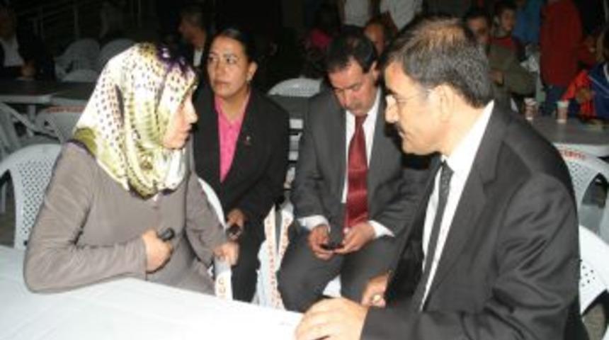 Sarı&ccedil;am Belediyesi şehit polisin evinde mevlit okuttu