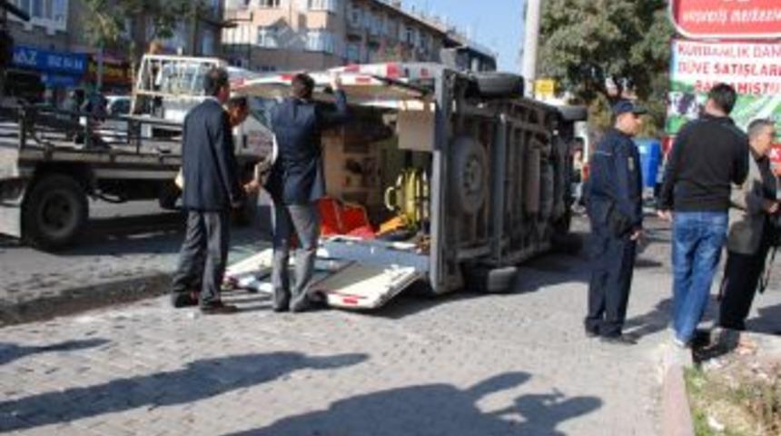 Konya&rsquo;da ambulans devrildi, hasta vatandaş hayatını kaybetti