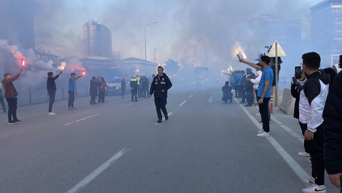 Konya da Filistin Milli Takımı na meşaleli karşılama 1
