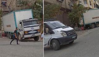Freni boşalan kamyon elektrik direği ve eve &ccedil;arparak durabildi