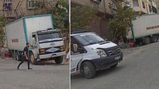 Gaziantep'te freni boşalan kamyon elektrik direği ve eve çarparak durabildi