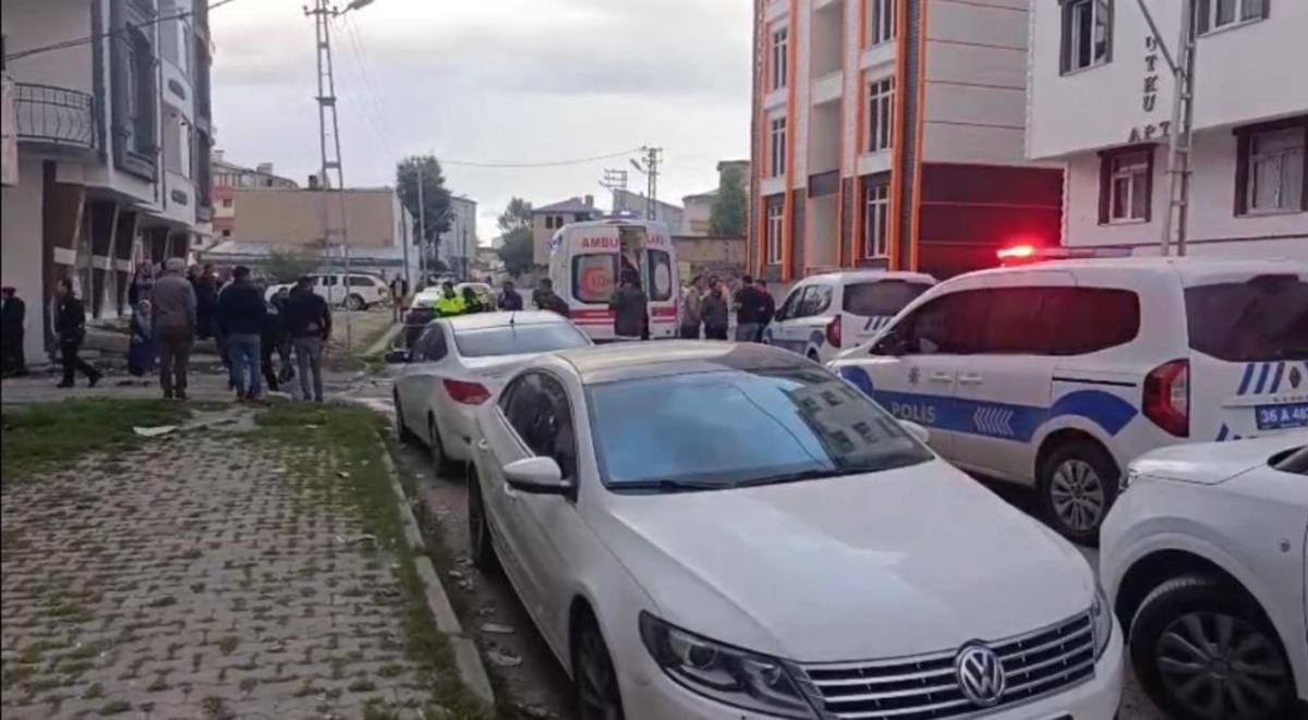 Kars ta motosikletli saldırgan dehşeti: 1 i kadın 2 kişi silahla yaralandı 1