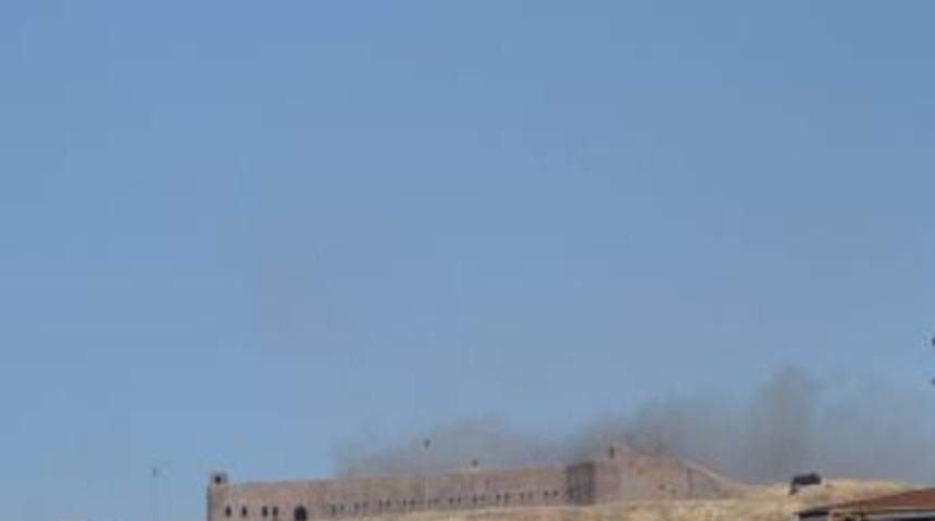 Aziziye ve Mecidiye tabyalarındaki yangın kontrol altına alındı