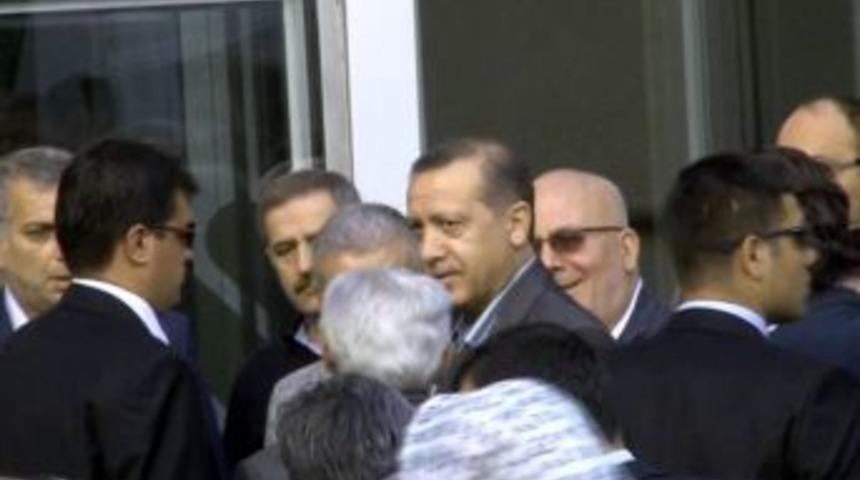 Başbakan Erdoğan, annesini hastanede ziyaret etti