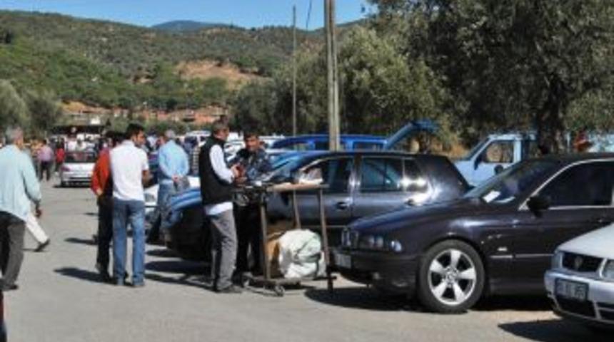 Otomobil pazarlarına alıcıdan çok izleyici geliyor