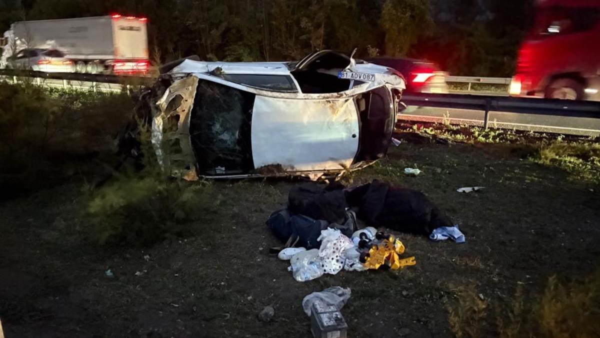 Anadolu Otoyolu nda otomobil devrildi: 1 &ouml;l&uuml;, 4 yaralı 2