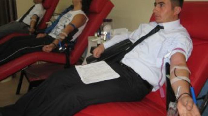 AK Parti Erzurum teşkilatı Vandaki depremzedeler i&ccedil;in kan bağışında bulundu