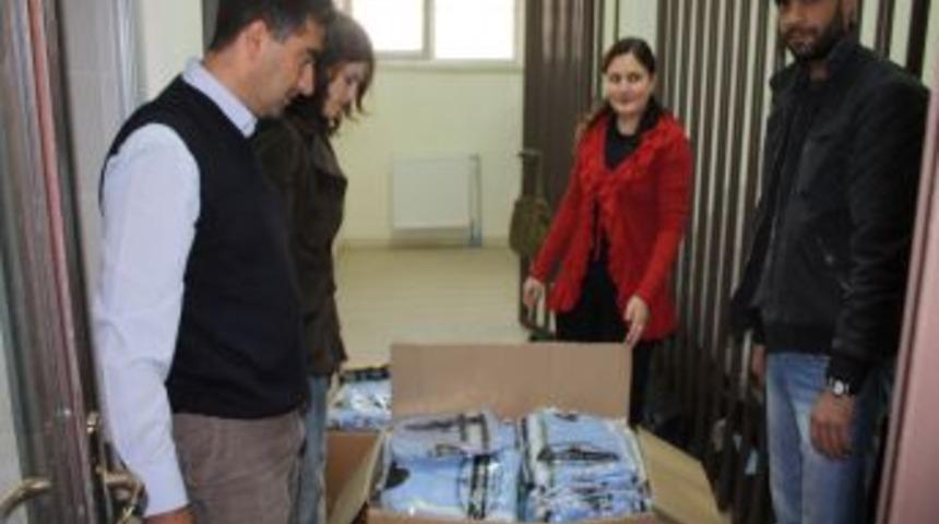 Bing&ouml;l Emniyet M&uuml;d&uuml;rl&uuml;ğ&uuml;'nden deprem b&ouml;lgesine yardım