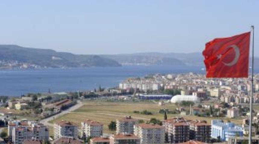 &Ccedil;anakkaleliler en &ccedil;ok yol ve kaldırımlardan şikayet&ccedil;i