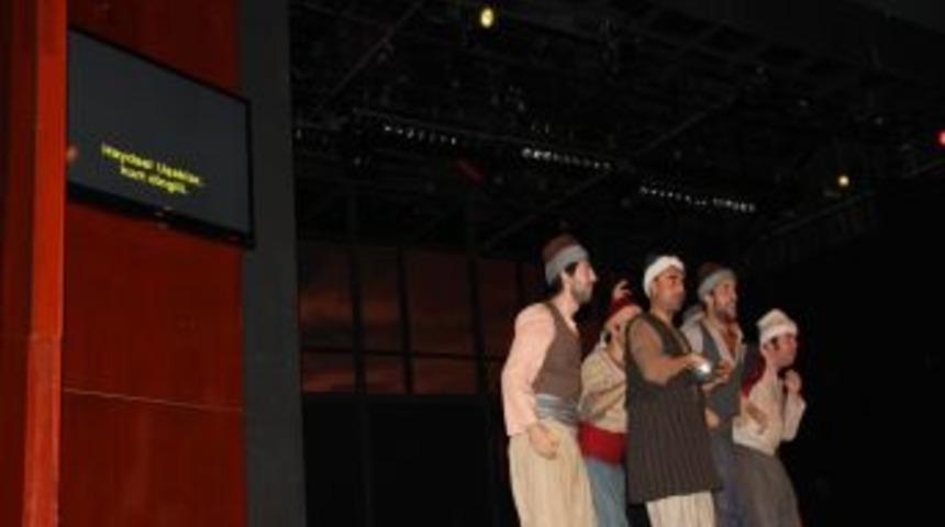 İşitme engellilere tiyatro m&uuml;jdesi