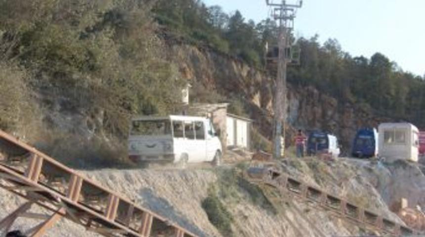 Taş kırma makinesine d&uuml;şen iş&ccedil;i hayatını kaybetti