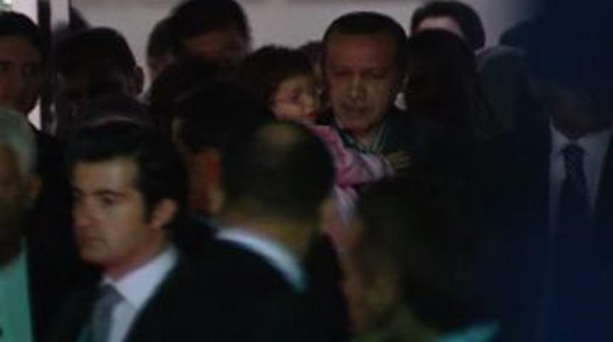 Başbakan Erdoğan, hasta annesini ikinci kez ziyaret etti