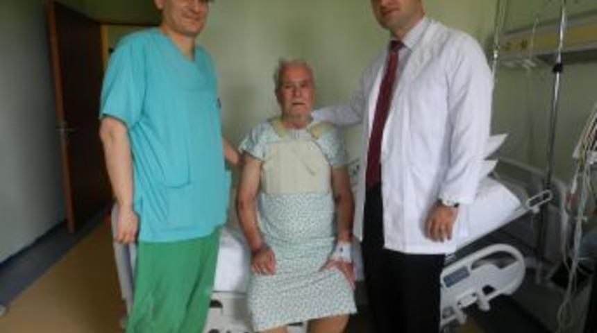 70 yaşındaki hastanın kalbinden 8 santimetre kitle çıktı