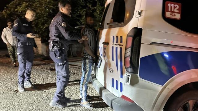 Direksiyona alkollü geçti, 2 araca çarpıp yaya olarak kaçtı