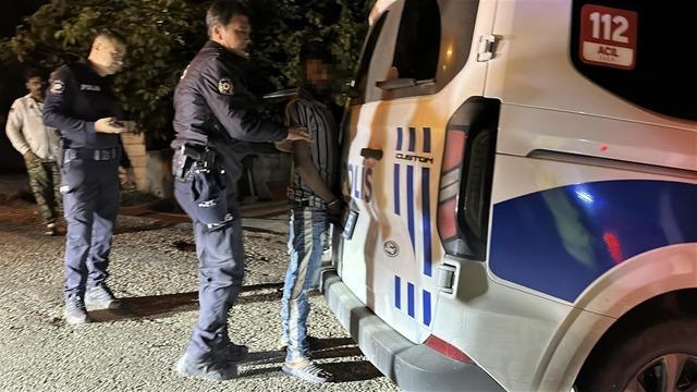 Direksiyona alkollü geçti, 2 araca çarpıp yaya olarak kaçtı