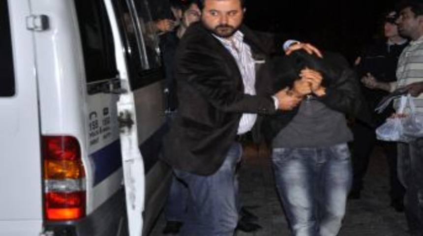 Girdikleri evden Kur&rsquo;an-ı Kerim&rsquo;i bile &ccedil;aldılar