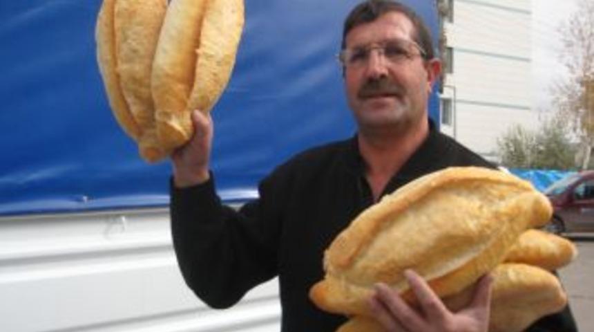 Paland&ouml;ken Belediyesi Van'a 2 TIR dolusu gıda malzemesi g&ouml;nderdi