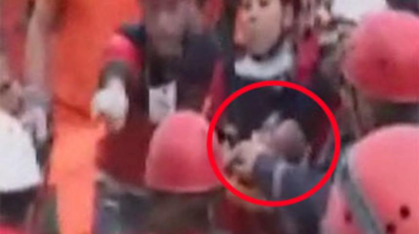 14 g&uuml;nl&uuml;k Azra bebek 46 saat sonra kurtarıldı