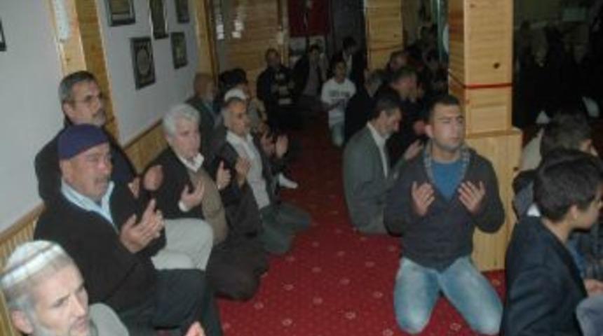 Sakarya&rsquo;da depremde hayatını kaybedenler i&ccedil;in dua