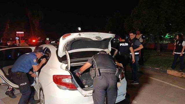 Adana da gece boyu sürdü! Tek tek yakalandılar 4