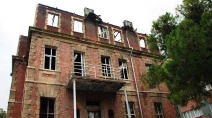 Bakırk&ouml;y Taş Mektep k&uuml;llerinden doğuyor