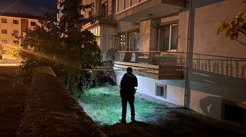 Erzincan&rsquo;da 4. kattan d&uuml;şen 77 yaşındaki kadın hayatını kaybetti