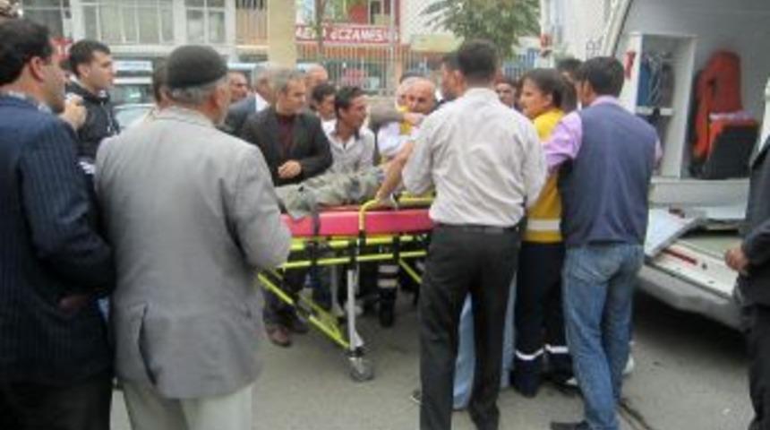 Minib&uuml;s şarampole yuvarlandı: 4 &ouml;l&uuml;, 4 yaralı