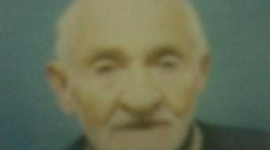 Dengesini kaybedip arabanın &ouml;n&uuml;ne d&uuml;şen yaşlı adam &ouml;ld&uuml;