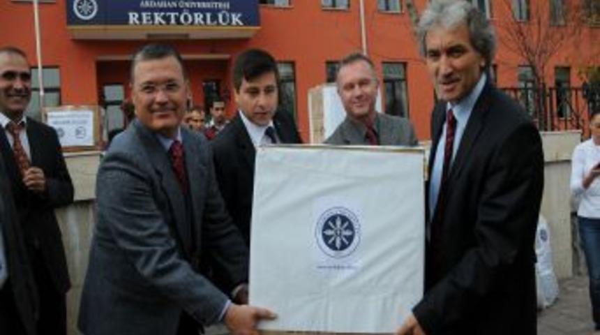 Ardahan Üniversitesi de Van’a yardım eli uzattı