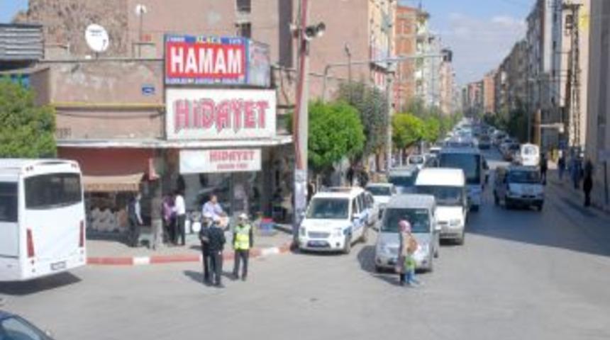Denetim yapan bayan trafik polisi minib&uuml;s&ccedil;&uuml; tarafından darp edildi