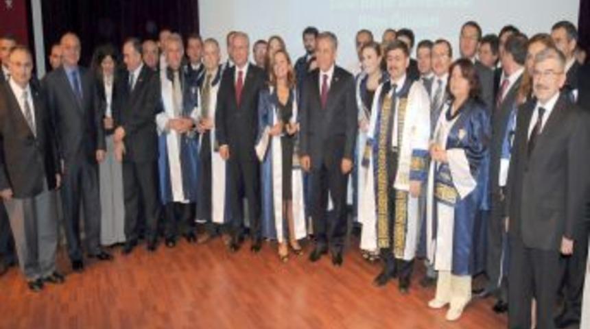 Başbakan Yardımcısı Arın&ccedil;: Okuduğunuz &uuml;niversiteyi k&uuml;&ccedil;&uuml;msemeyin