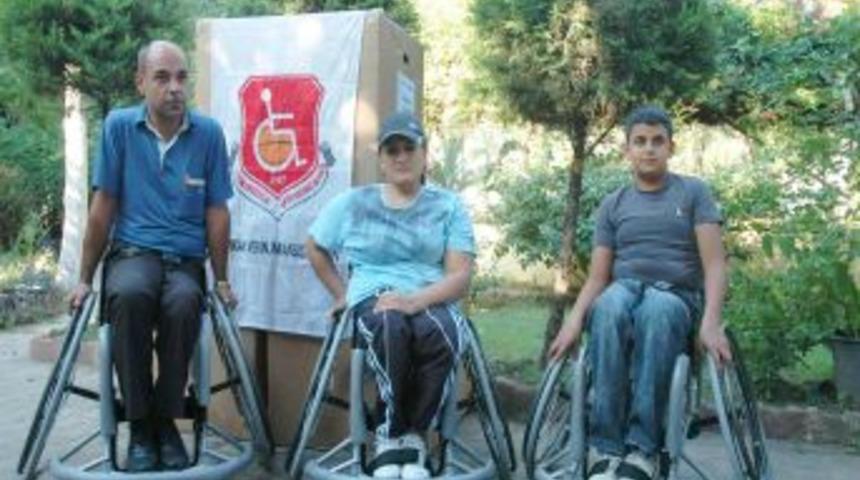 TESYEV engellilere tekerlekli sandalye g&ouml;nderdi