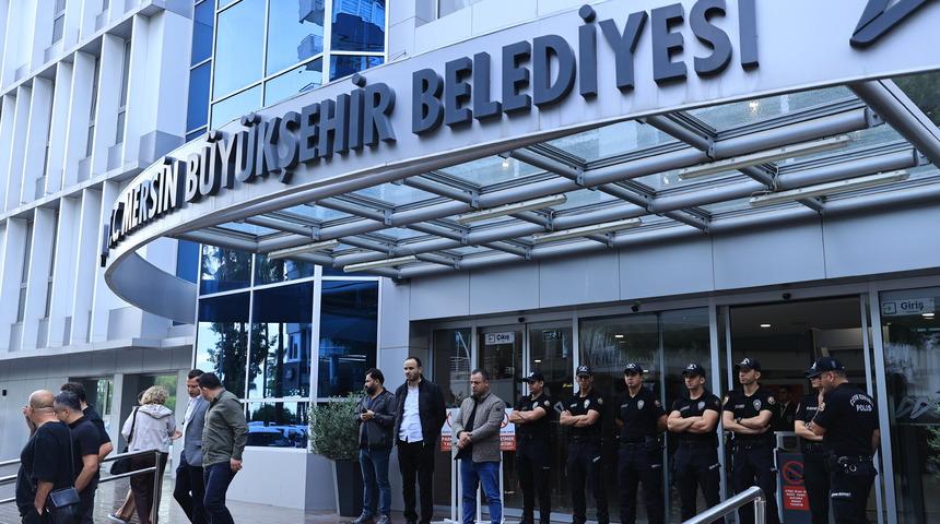 Vahap Se&ccedil;er ve 2 başkan adliyeye sevk edildi