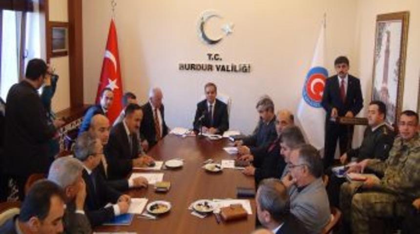 Vali Tapsız: Burdur Van&rsquo;daki depreme duyarsız kalmamalı