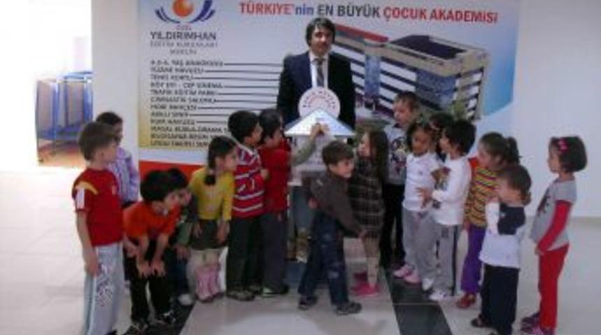 Yıldırımhanlı minikler depremzedelere yardım kampanyası başlattı