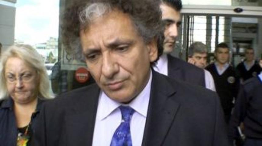 Sanık, Bedri Baykam&rsquo;a duruşmada tekrar saldırdı