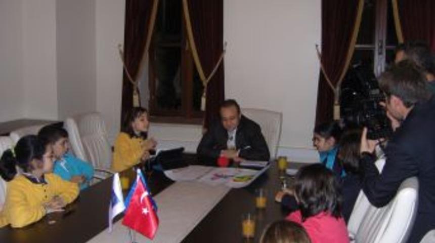 Miniklerden Bakan Bağış&rsquo;a ziyaret