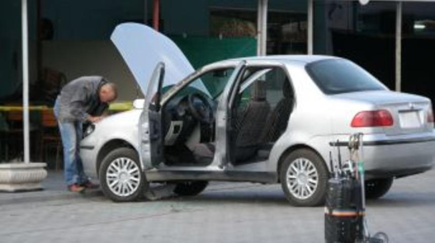 Kahvehane &ouml;n&uuml;ne terk edilen ş&uuml;pheli ara&ccedil; korkuttu