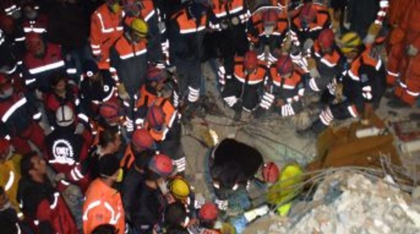 Enkazdan 60 saat sonra &ccedil;ıkarılan Serhat G&uuml;r hayatını kaybetti