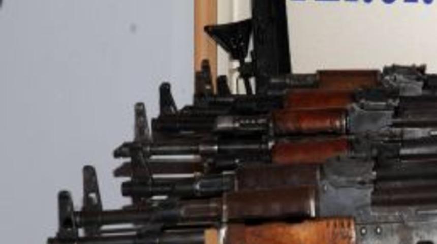 Ter&ouml;r &ouml;rg&uuml;t&uuml;ne ait 26 Kalaşnikof ele ge&ccedil;irildi