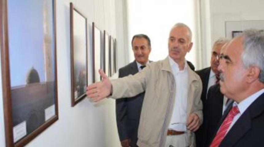 İsvi&ccedil;re&rsquo;deki minare referandumuna minare sergisi ile cevap verdi