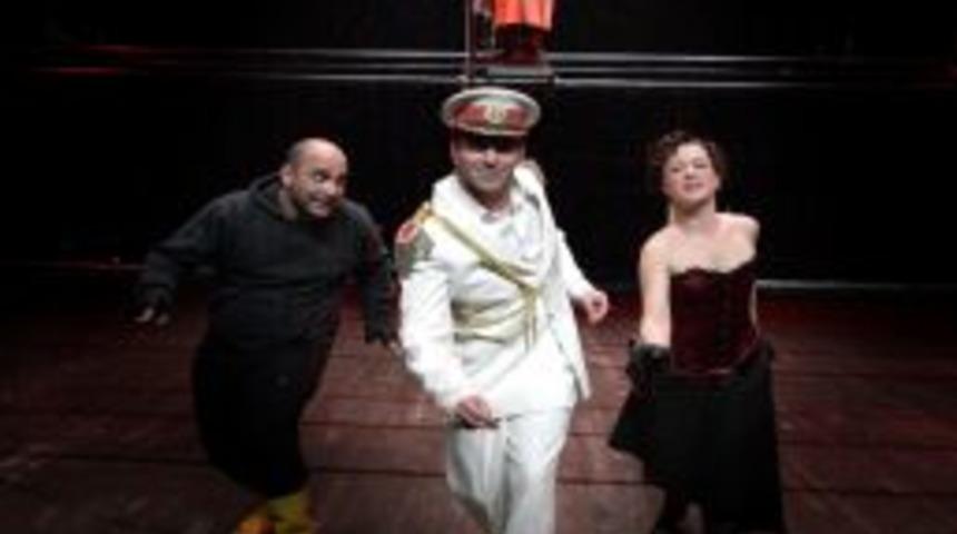 Şehir tiyatroları 3 yeni oyunla yeni sezonda 'perde' diyecek