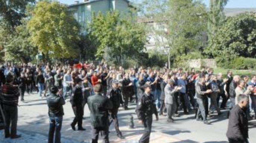 Ter&ouml;r, protesto edildi