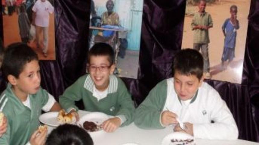 Nil&uuml;ferli miniklerden Somali i&ccedil;in kermes