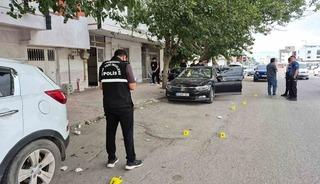 Park halindeki otomobil kurşunlandı