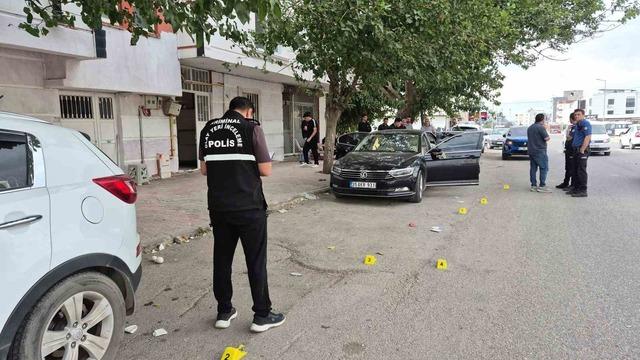 Park halindeki otomobil kurşunlandı