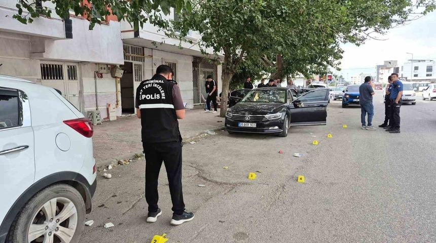 Park halindeki otomobil kurşunlandı