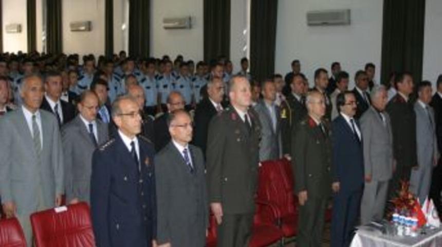 Vali Coş: T&uuml;rkiye'nin gelişmesinin &ouml;n&uuml;ndeki en b&uuml;y&uuml;k engel ter&ouml;rd&uuml;r